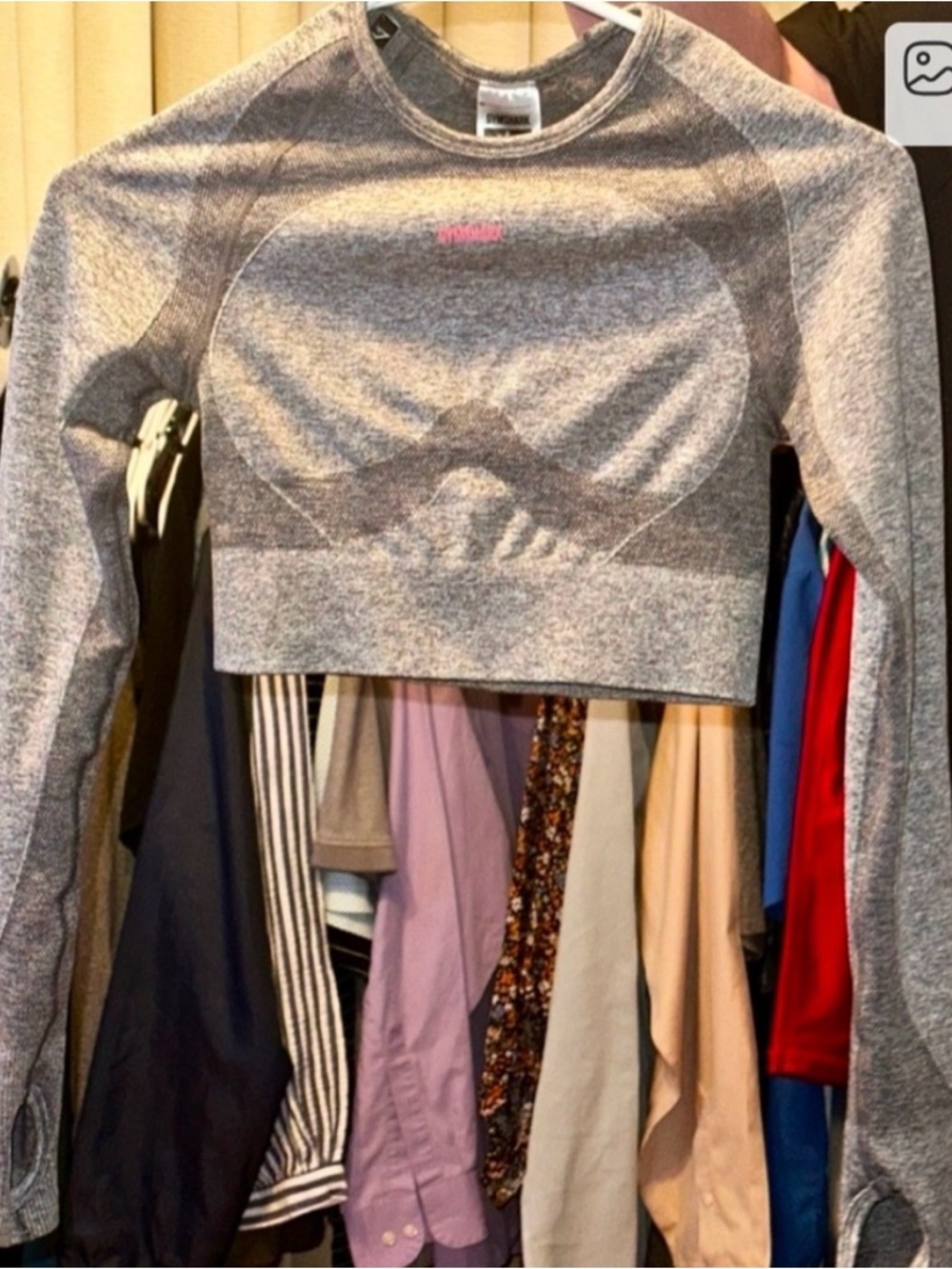 🌸 Gymshark Gray/Pink Crop Long Sleeve Back Cutout Activewear Top | Small | EUC